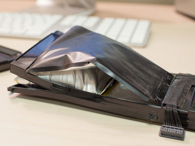 از کجا بفهمیم باتری گوشی باد کرده