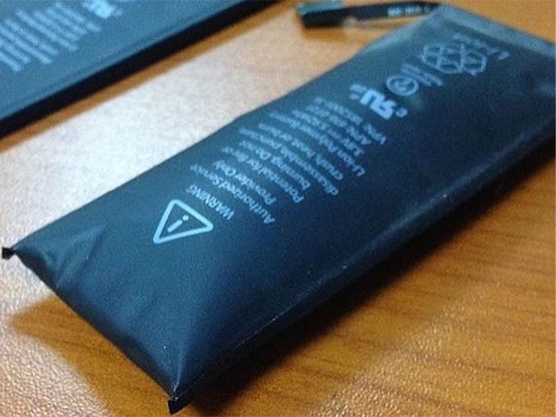 از کجا بفهمیم باتری گوشی باد کرده